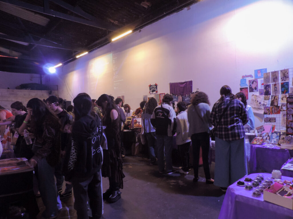 Quarta edição da Feirinha Sáfica tem ingressos esgotados e celebra a arte de mulheres que amam mulheres