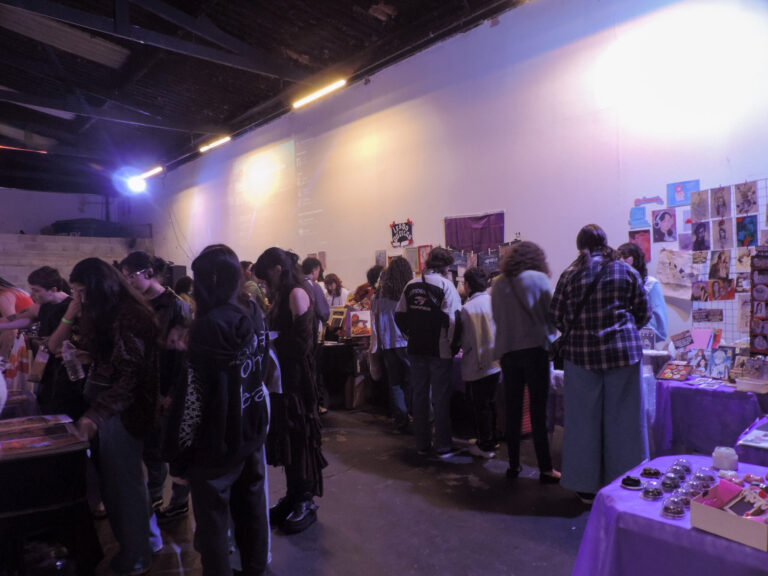 Quarta edição da Feirinha Sáfica tem ingressos esgotados e celebra a arte de mulheres que amam mulheres